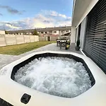 Klimatizovaný Apartmánový Dom S Vírivkou, 9a *