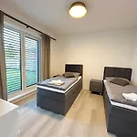 Klimatizovaný Apartmánový Dom S Vírivkou, 9a Casa vacanze Senec