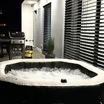 Klimatizovaný Apartmánový Dom S Vírivkou, 9a Casa vacanze *