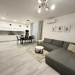 Klimatizovaný Apartmánový Dom S Vírivkou, 9a Prázdninový dům *