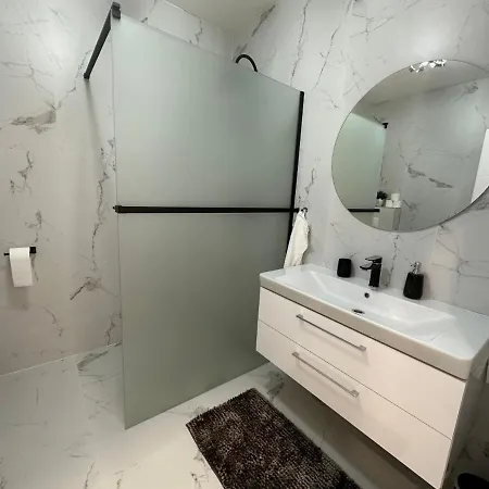 Klimatizovany Apartmanovy Dom S Virivkou, 9a סנץ