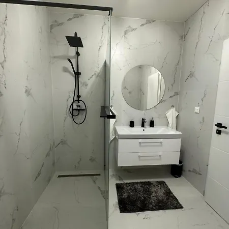 Klimatizovany Apartmanovy Dom S Virivkou, 9a בית נופש *