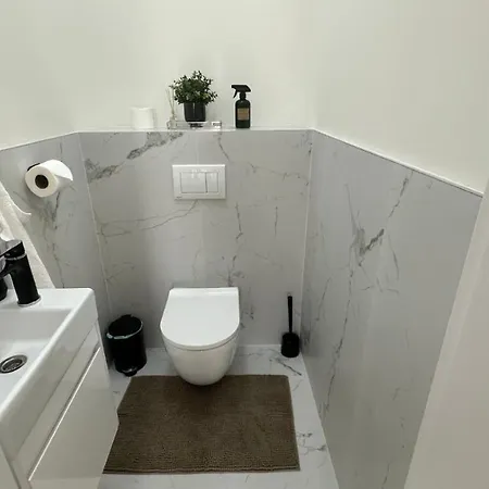 Klimatizovany Apartmanovy Dom S Virivkou, 9a * סנץ