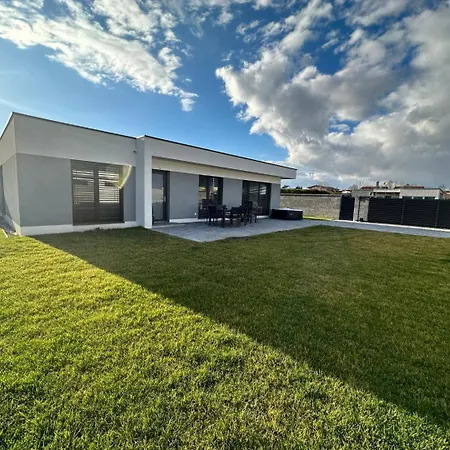 Klimatizovany Apartmanovy Dom S Virivkou, 9a * סנץ