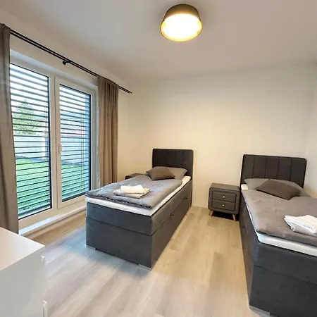 Klimatizovany Apartmanovy Dom S Virivkou, 9a Casa vacanze Senec