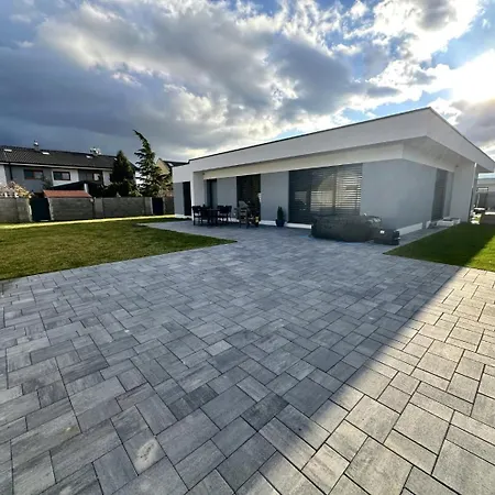 Holiday home Klimatizovany Apartmanovy Dom S Virivkou, 9a *