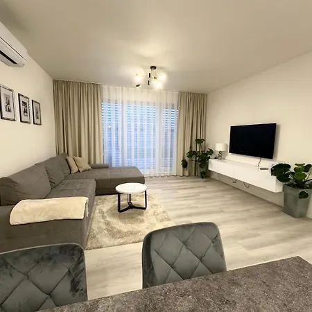 Klimatizovany Apartmanovy Dom S Virivkou, 9a * סנץ