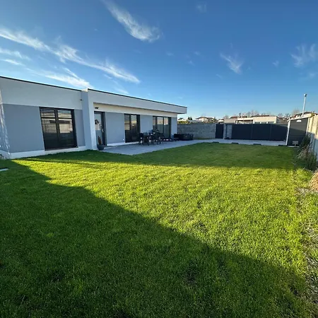 בית נופש Klimatizovany Apartmanovy Dom S Virivkou, 9a *