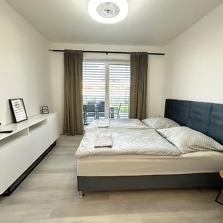 Klimatizovany Apartmanovy Dom S Virivkou, 9a Senec