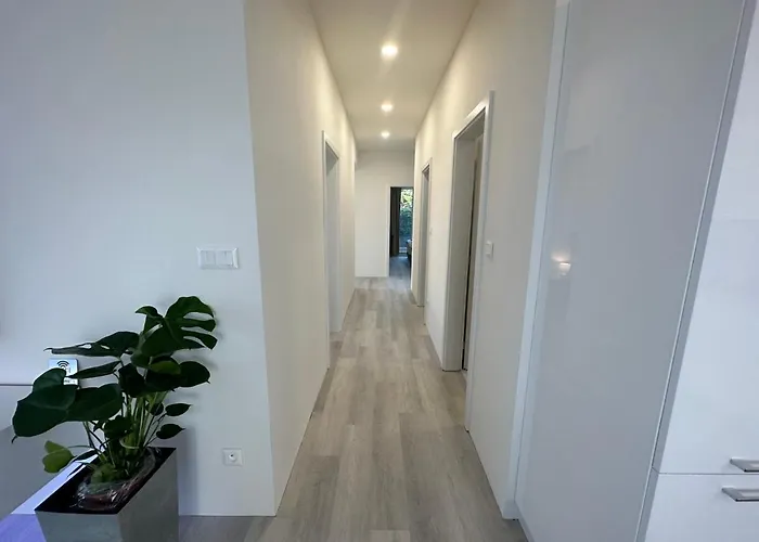 Klimatizovany Apartmanovy Dom S Virivkou, 9a *