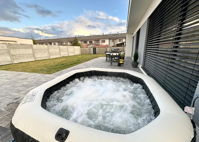 Klimatizovany Apartmanovy Dom S Virivkou, 9a *