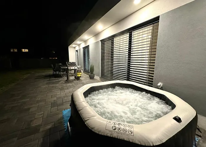 Klimatizovany Apartmanovy Dom S Virivkou, 9a 度假居